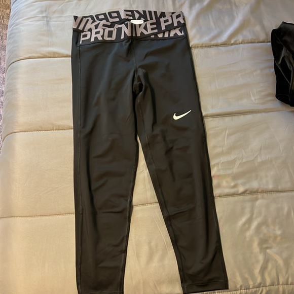 Nike leggings - Picture 2 of 3